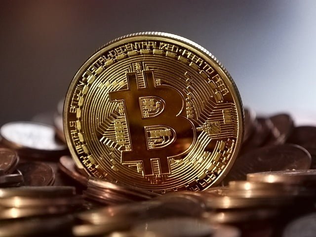 Złoto, dolary, a&nbsp;może bitcoin? W&nbsp;co inwestowano kiedyś, a&nbsp;w&nbsp;co inwestować w&nbsp;2018 r?