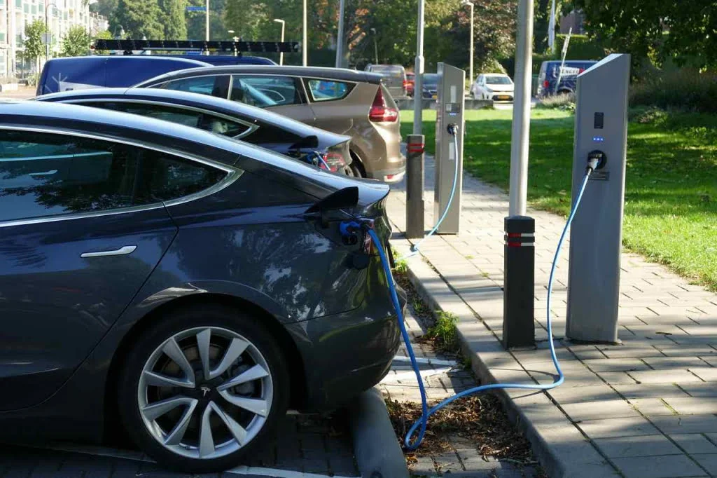 Ile zyskam, decydując się na&nbsp;elektryka? Zalety samochodów elektrycznych
