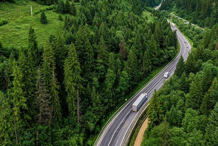 Raport EFL&nbsp;„Droga do&nbsp;bezemisyjnego transportu ciężkiego”